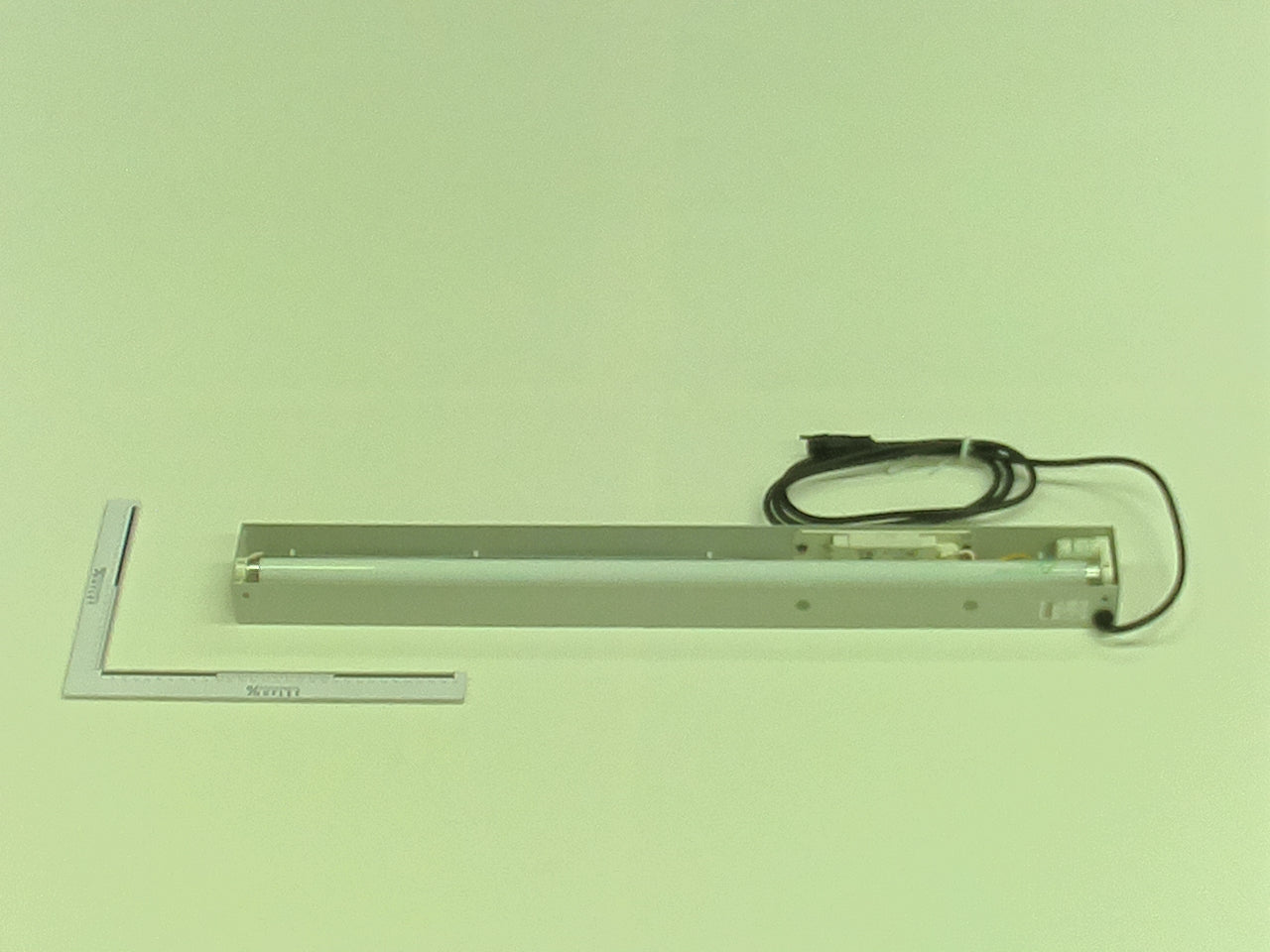 Delivery lamp 230VAC/16W 2m Ltg. - L2.117.1402/01 - Auslageleuchte 230VAC/16W 2m Ltg.